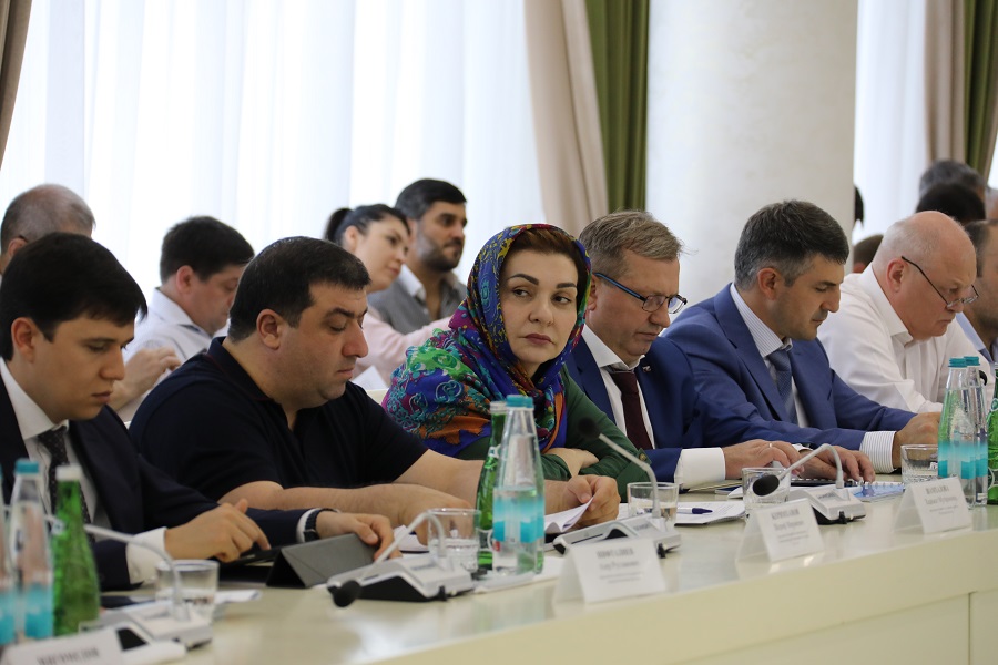 Более 50 руководителей крупного бизнеса приняли участие во встрече-семинаре об инструментах поддержки отрасли в Дагестане