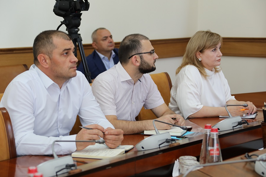 В Дагестане против саранчи обработано более 16 тыс. гектаров сельхозугодий