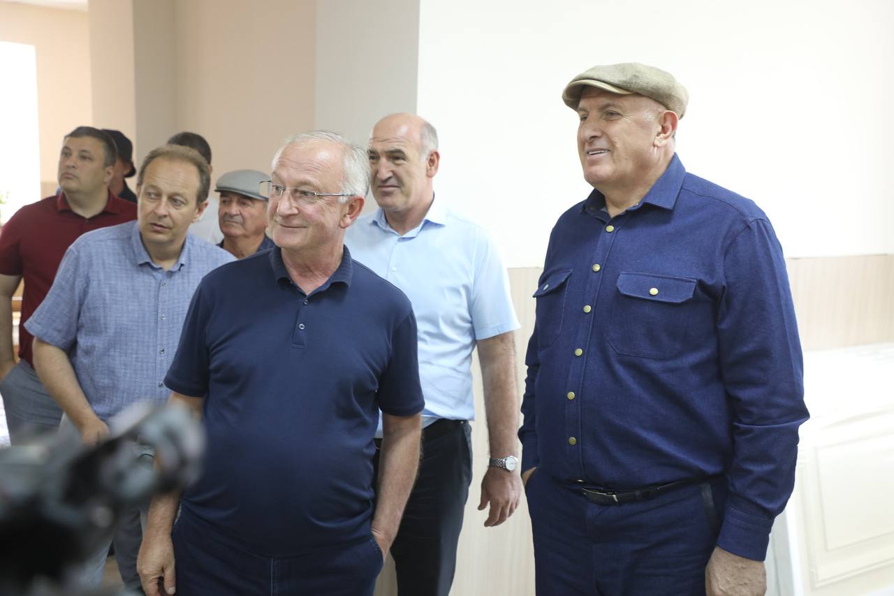 Абдулмуслим Абдулмуслимов ознакомился с ходом капремонта Дома культуры в Хунзахе