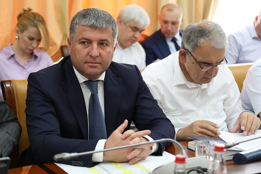 Абдулмуслим Абдулмуслимов: «Боремся с формальным подходом к освоению бюджетных средств»