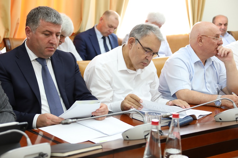 Абдулмуслим Абдулмуслимов: «Боремся с формальным подходом к освоению бюджетных средств»