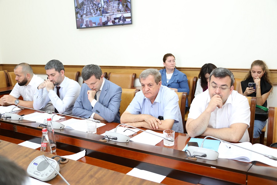 Абдулмуслим Абдулмуслимов: «Боремся с формальным подходом к освоению бюджетных средств»