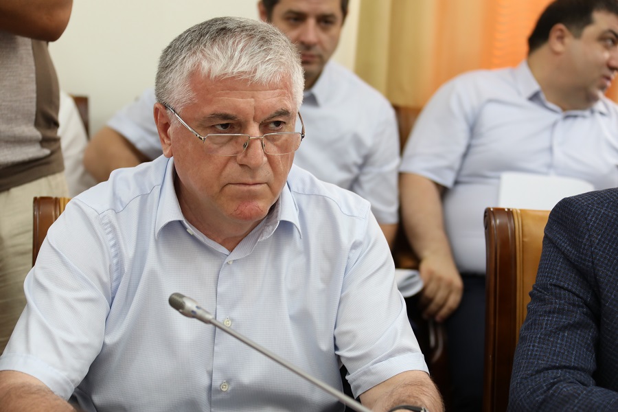 Абдулмуслим Абдулмуслимов: «Боремся с формальным подходом к освоению бюджетных средств»