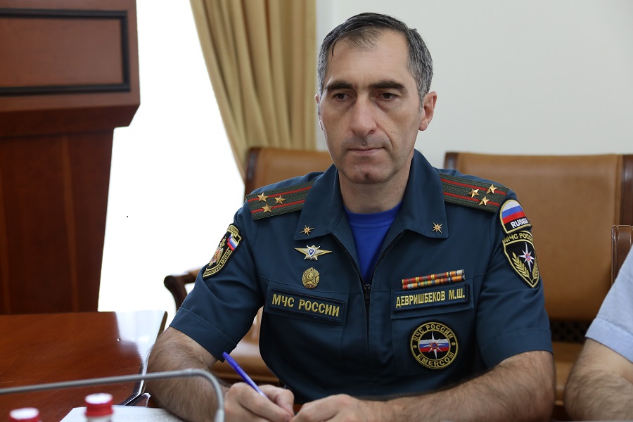 Абдулмуслим Абдулмуслимов призвал энергетиков увеличить число аварийных бригад и наладить качественную обратную связь  с населением