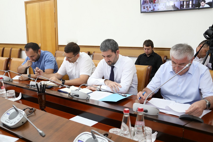 Абдулмуслим Абдулмуслимов призвал энергетиков увеличить число аварийных бригад и наладить качественную обратную связь  с населением