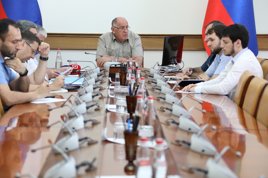 Абдулмуслим Абдулмуслимов призвал энергетиков увеличить число аварийных бригад и наладить качественную обратную связь  с населением