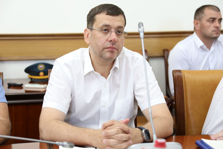 Абдулмуслим Абдулмуслимов призвал энергетиков увеличить число аварийных бригад и наладить качественную обратную связь  с населением