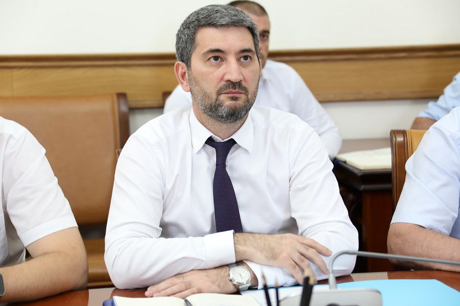 Абдулмуслим Абдулмуслимов призвал энергетиков увеличить число аварийных бригад и наладить качественную обратную связь  с населением