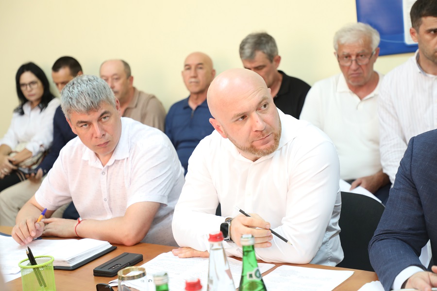 Абдулмуслим Абдулмуслимов заверил инвесторов в допподдержке в подведении инфраструктуры к инвестплощадкам