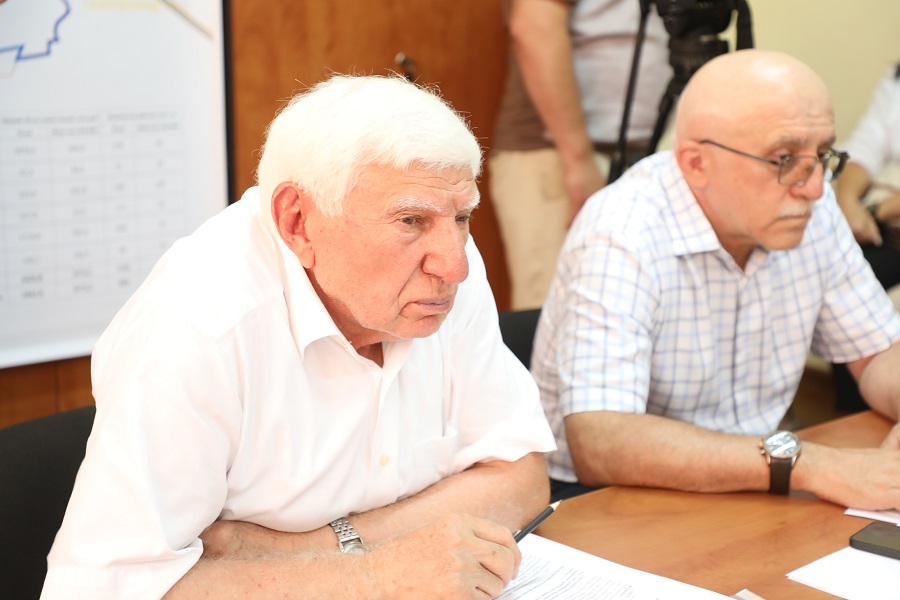 Абдулмуслим Абдулмуслимов заверил инвесторов в допподдержке в подведении инфраструктуры к инвестплощадкам