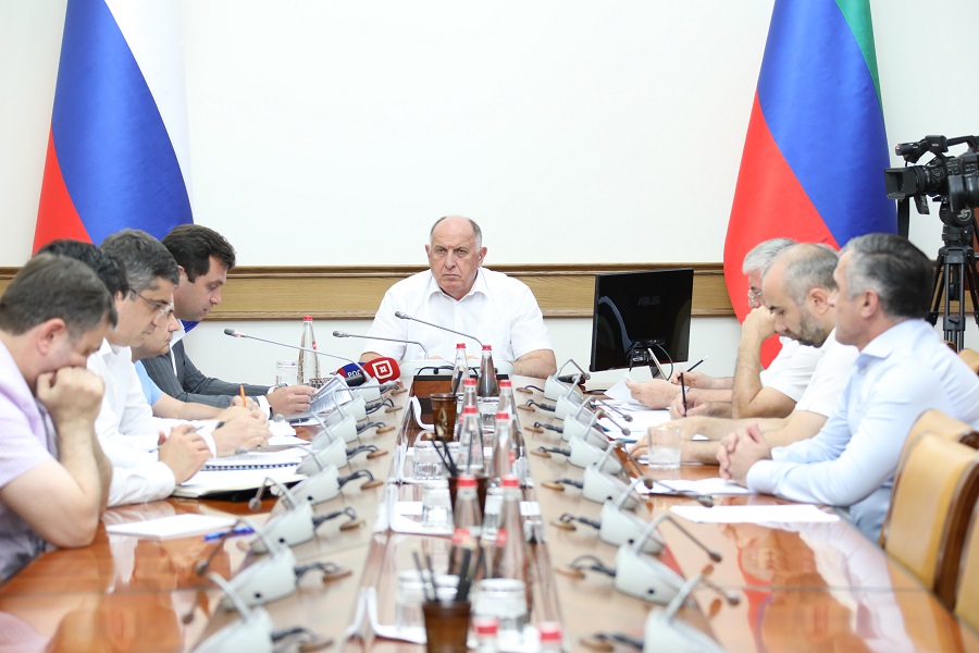 Абдулмуслим Абдулмуслимов поручил выработать действенные меры по борьбе с незаконным строительством
