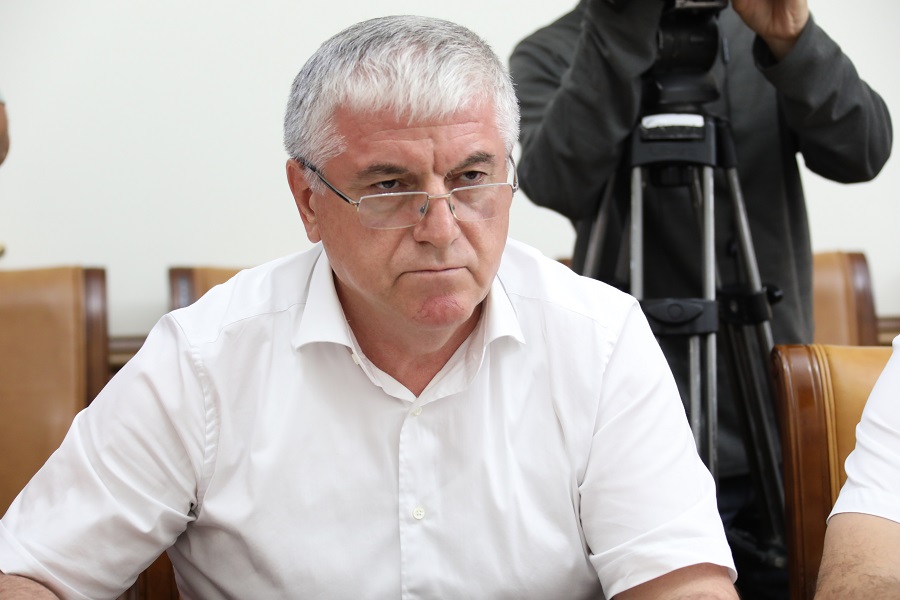 Абдулмуслим Абдулмуслимов поручил выработать действенные меры по борьбе с незаконным строительством