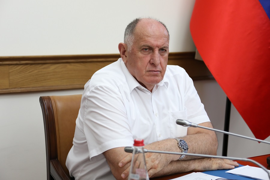 Абдулмуслим Абдулмуслимов поручил выработать действенные меры по борьбе с незаконным строительством