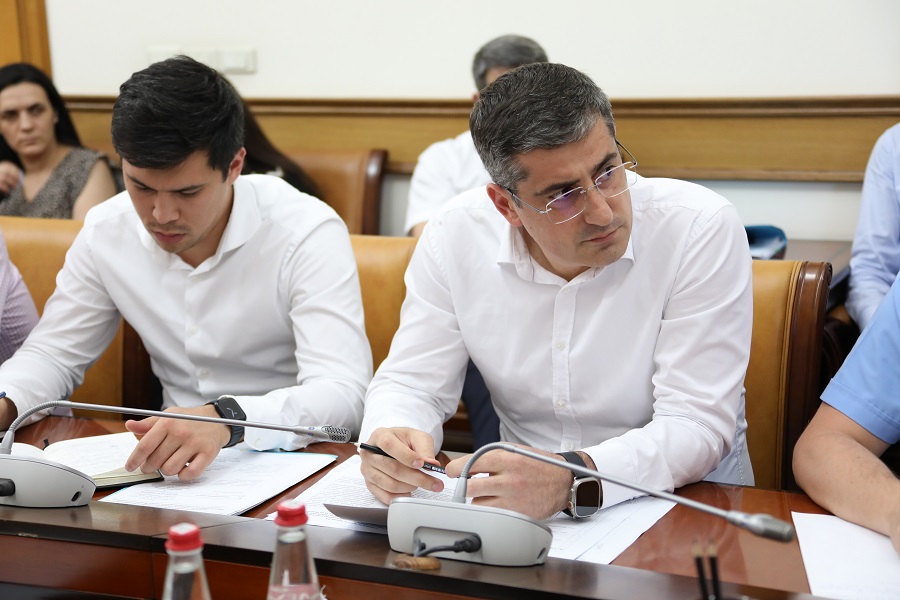 Абдулмуслим Абдулмуслимов поручил выработать действенные меры по борьбе с незаконным строительством
