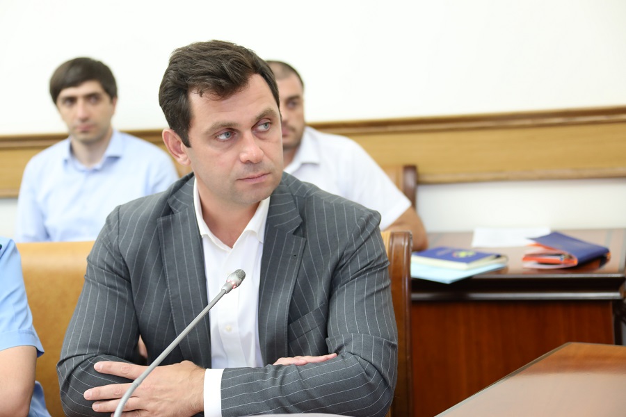 Абдулмуслим Абдулмуслимов поручил выработать действенные меры по борьбе с незаконным строительством