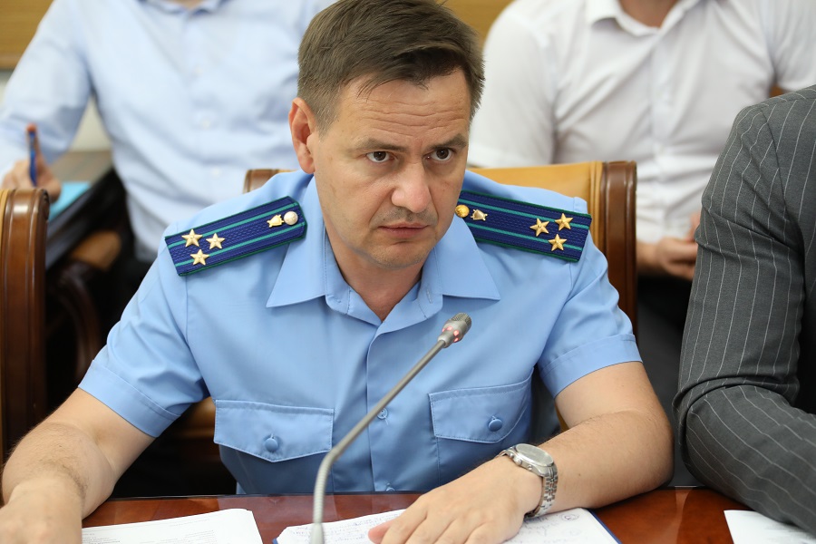 Абдулмуслим Абдулмуслимов поручил выработать действенные меры по борьбе с незаконным строительством