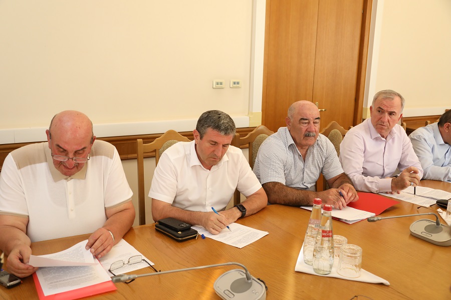 В Правительстве Дагестана обсудили меры по предотвращению распространения оспы и ящура животных