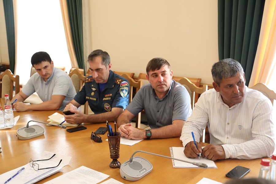 В Правительстве Дагестана обсудили меры по предотвращению распространения оспы и ящура животных