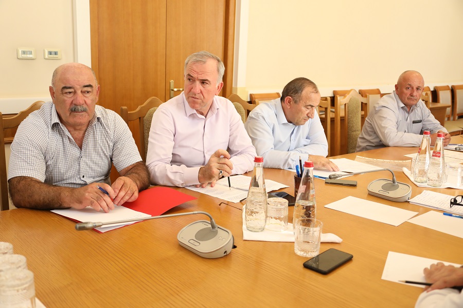 В Правительстве Дагестана обсудили меры по предотвращению распространения оспы и ящура животных