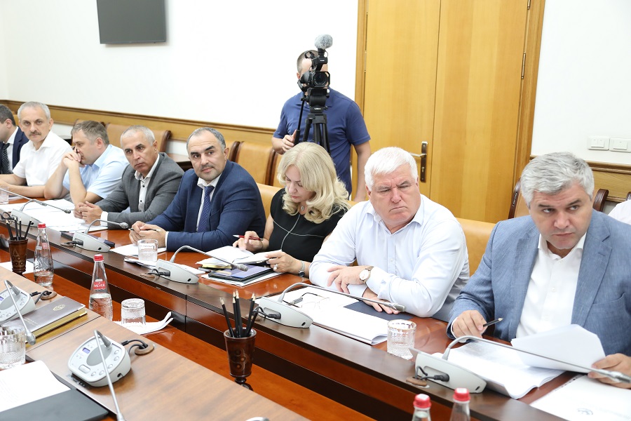 Ход исполнения поручений Послания Главы РД обсудили под руководством Абдулмуслима Абдулмуслимова