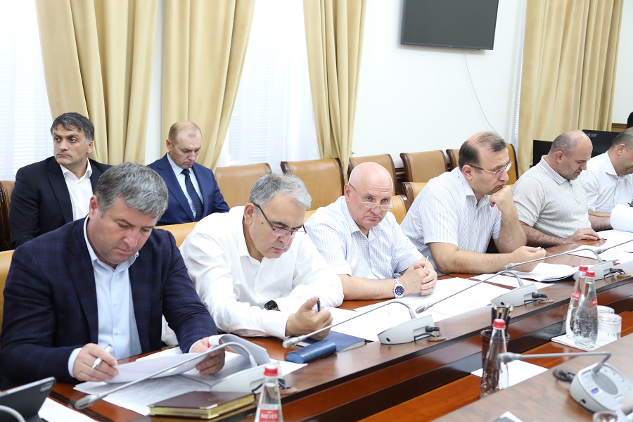Ход исполнения поручений Послания Главы РД обсудили под руководством Абдулмуслима Абдулмуслимова