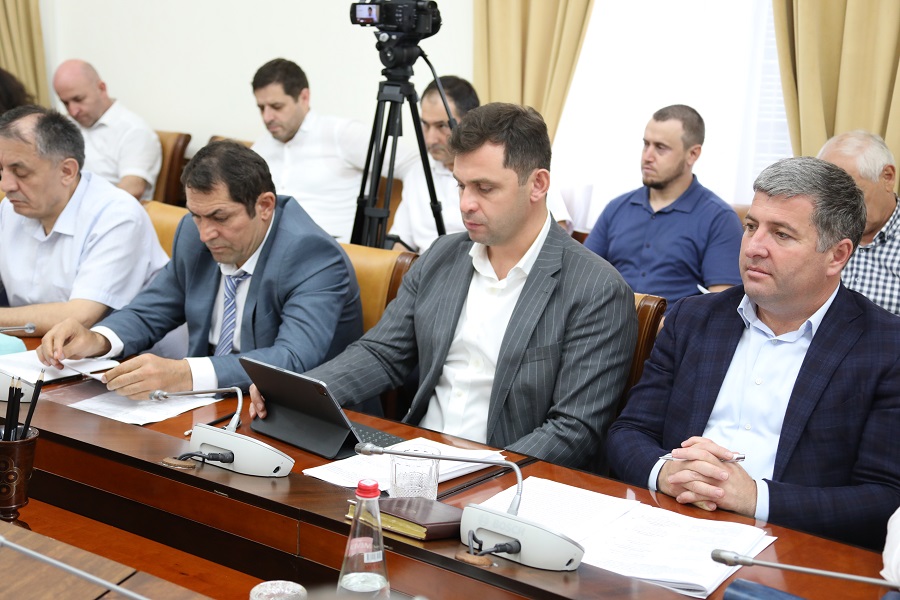 Ход исполнения поручений Послания Главы РД обсудили под руководством Абдулмуслима Абдулмуслимова
