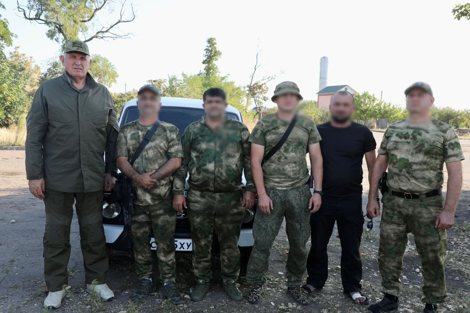 Абдулмуслим Абдулмуслимов подарил автомобиль «Нива» дагестанским бойцам на СВО