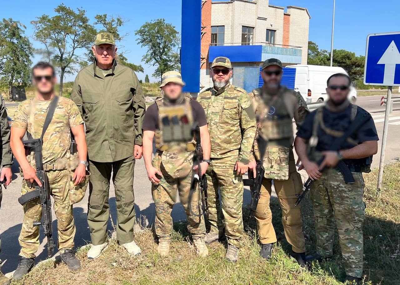 С глазу на глаз: Абдулмуслимов в зоне СВО пообщался с дагестанскими военнослужащими