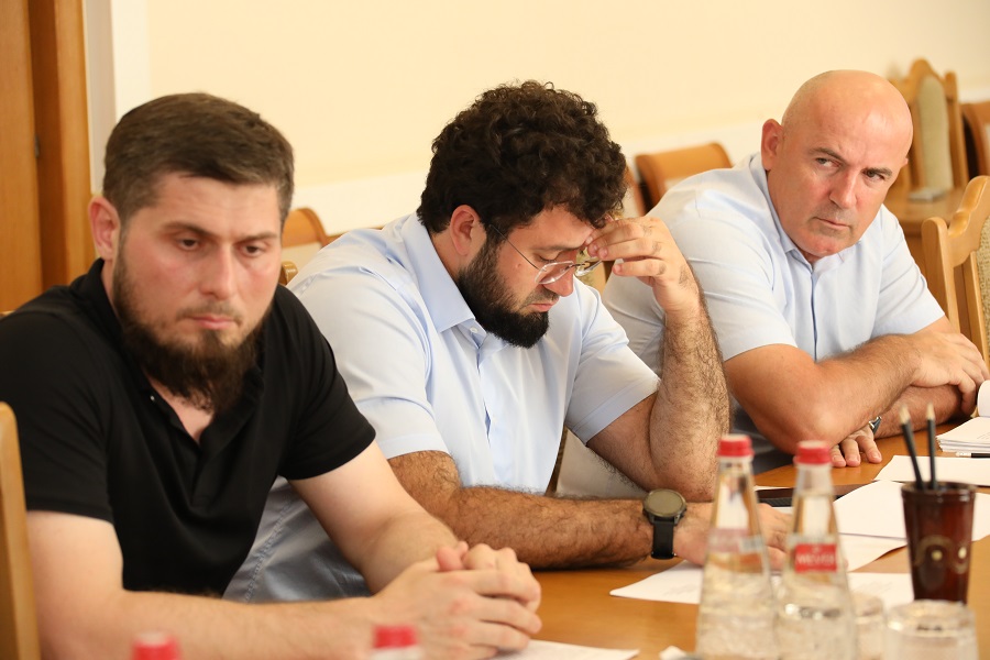 Проблему бездомных животных обсудили в Правительстве Дагестана