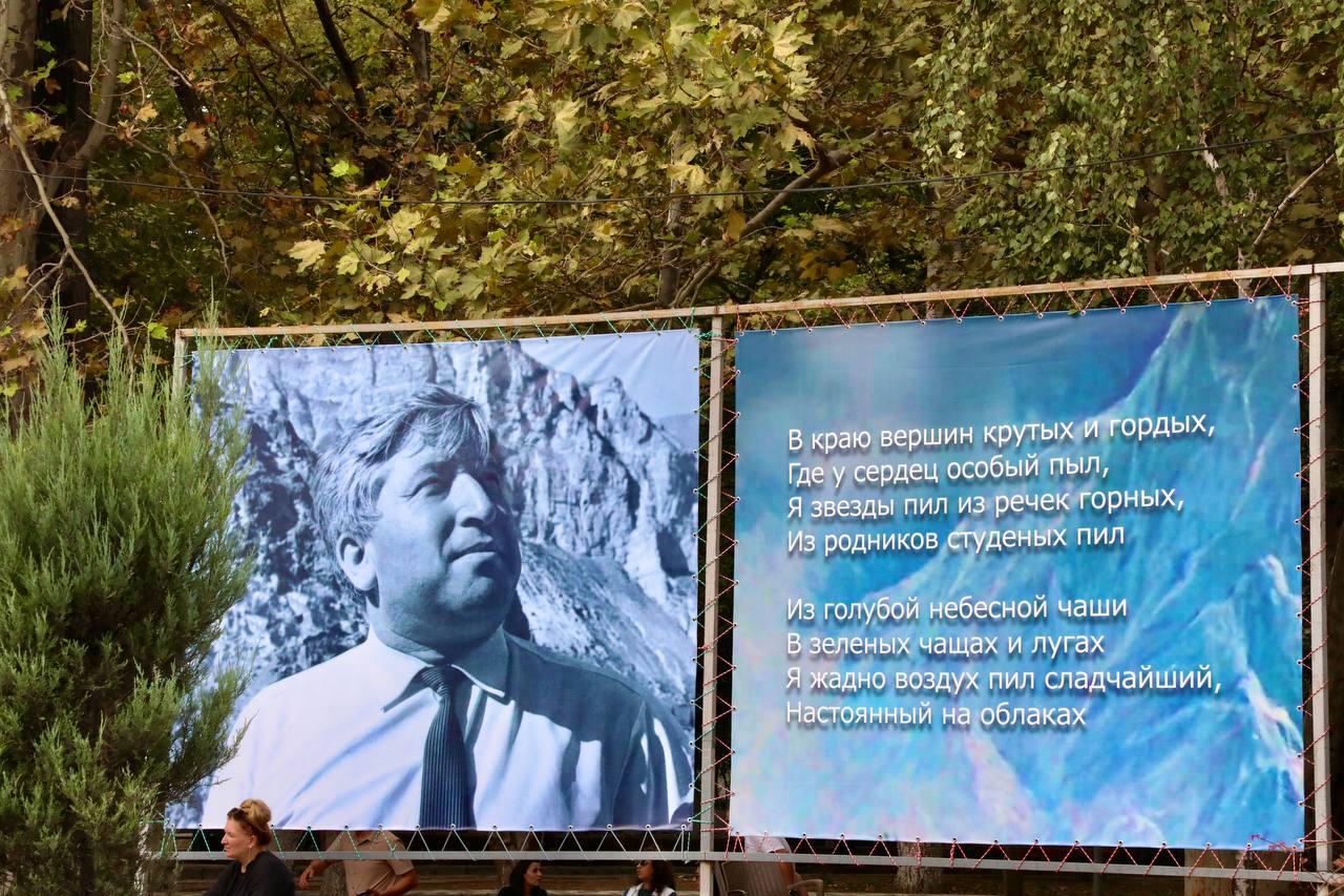 Абдулмуслим Абдулмуслимов принял участие в торжественном митинге по случаю открытия фестиваля «Гамзатовские дни «Белые журавли»