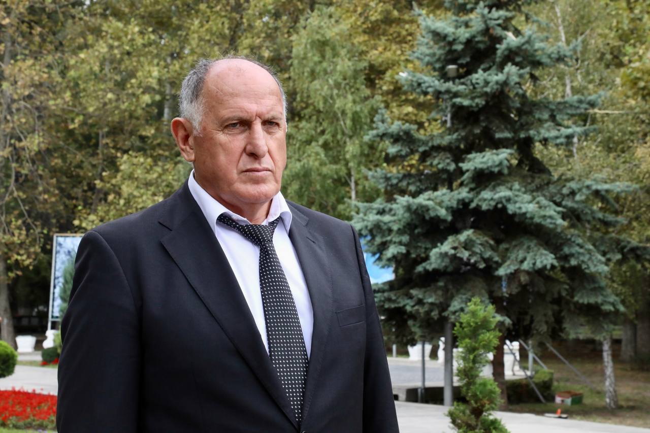 Абдулмуслим Абдулмуслимов принял участие в торжественном митинге по случаю открытия фестиваля «Гамзатовские дни «Белые журавли»