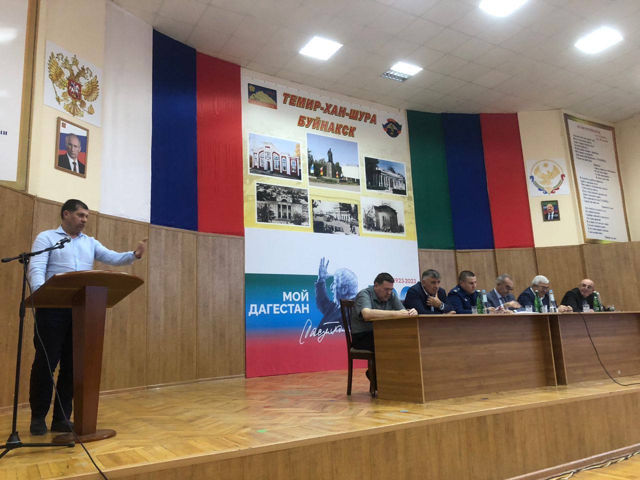 Нариман Абдулмуталибов провел выездное совещание в Буйнакске по вопросам организации работы по обращению с бездомными животными