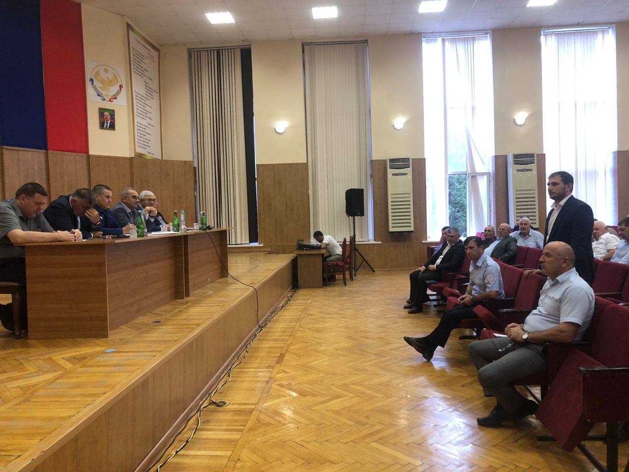 Нариман Абдулмуталибов провел выездное совещание в Буйнакске по вопросам организации работы по обращению с бездомными животными