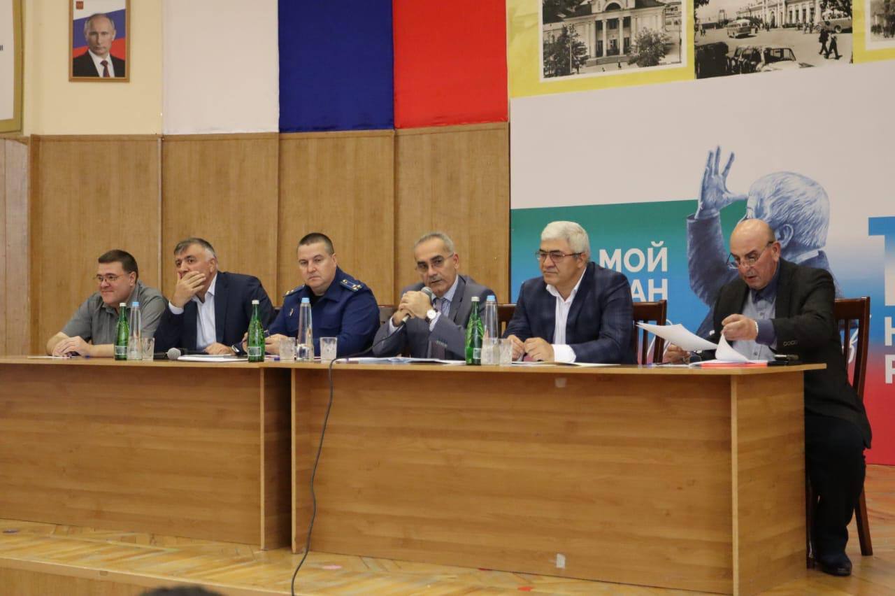 Нариман Абдулмуталибов провел выездное совещание в Буйнакске по вопросам организации работы по обращению с бездомными животными