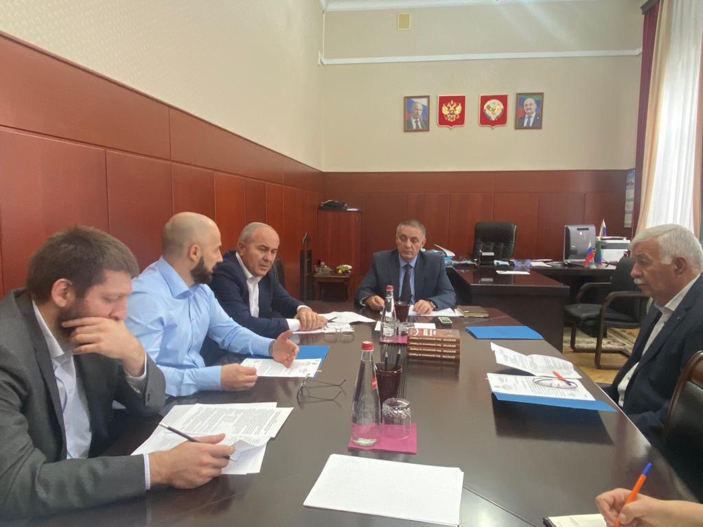 В Правительстве Дагестана обсудили вопросы завершения строительства больницы в Избербаше