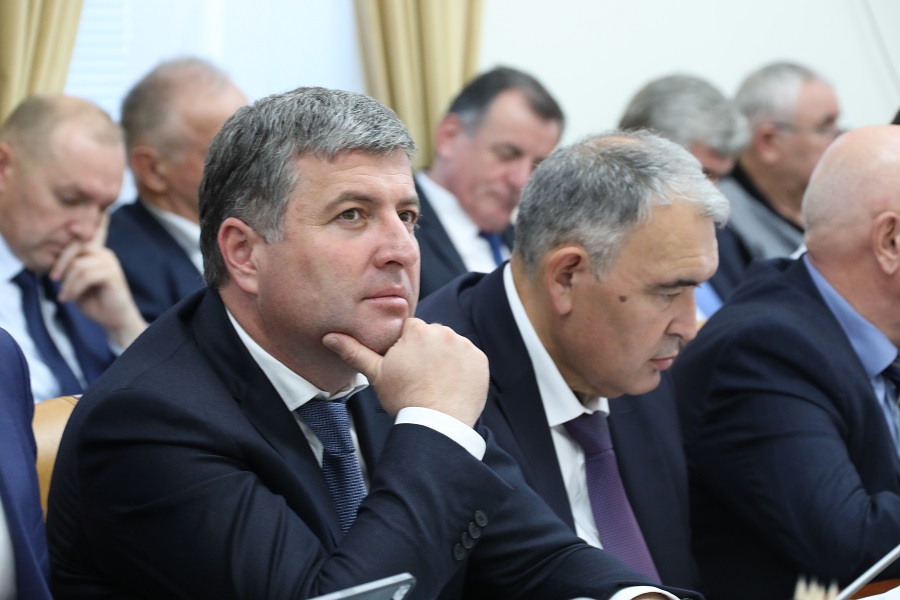 По инициативе Абдулмуслимова в Дагестане законодательно утвердят меры поддержки мастеров отрасли народных промыслов
