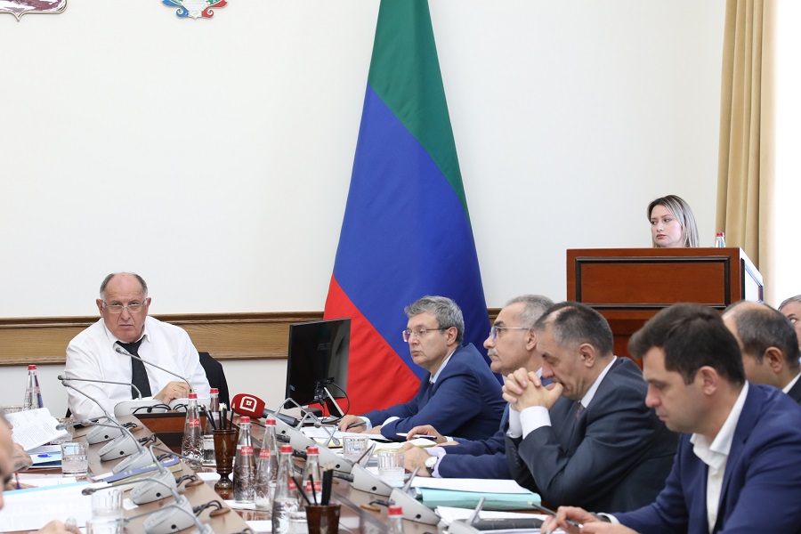 По инициативе Абдулмуслимова в Дагестане законодательно утвердят меры поддержки мастеров отрасли народных промыслов