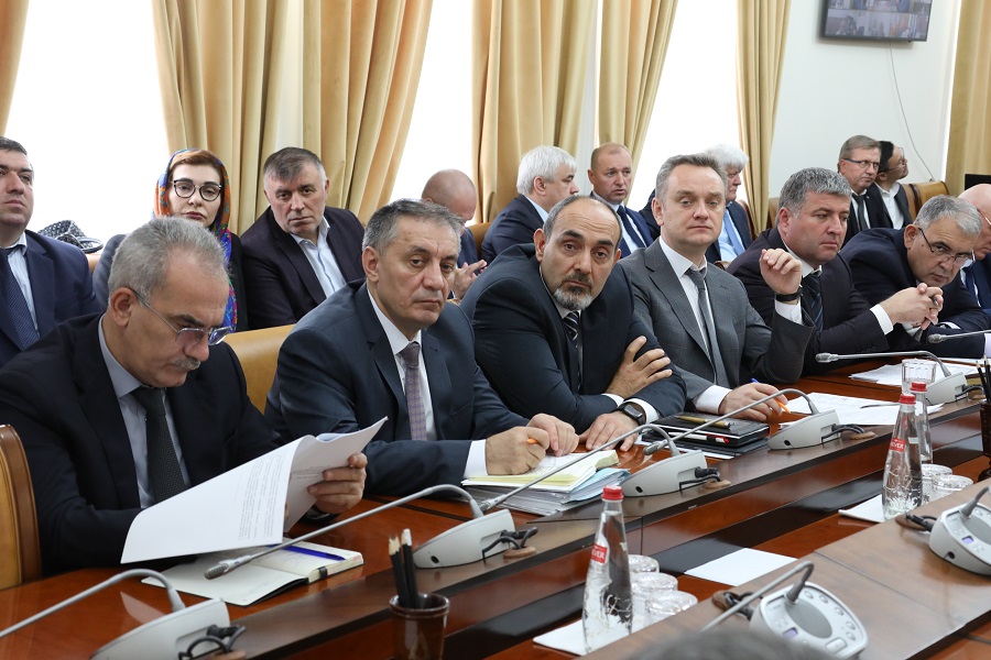 Власти Дагестана и благотворительные фонды продолжают оказывать помощь пострадавшим в результате взрыва в Кумторкалинском районе