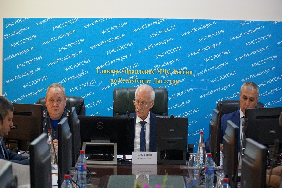 МЧС Дагестана провело свыше 1,5 тыс. профилактических визитов и консультирований по пожарной безопасности на объектах образования