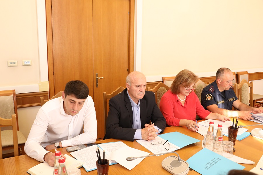 Ситуацию с заболеваемостью корью и ОРВИ обсудили в Правительстве Дагестана