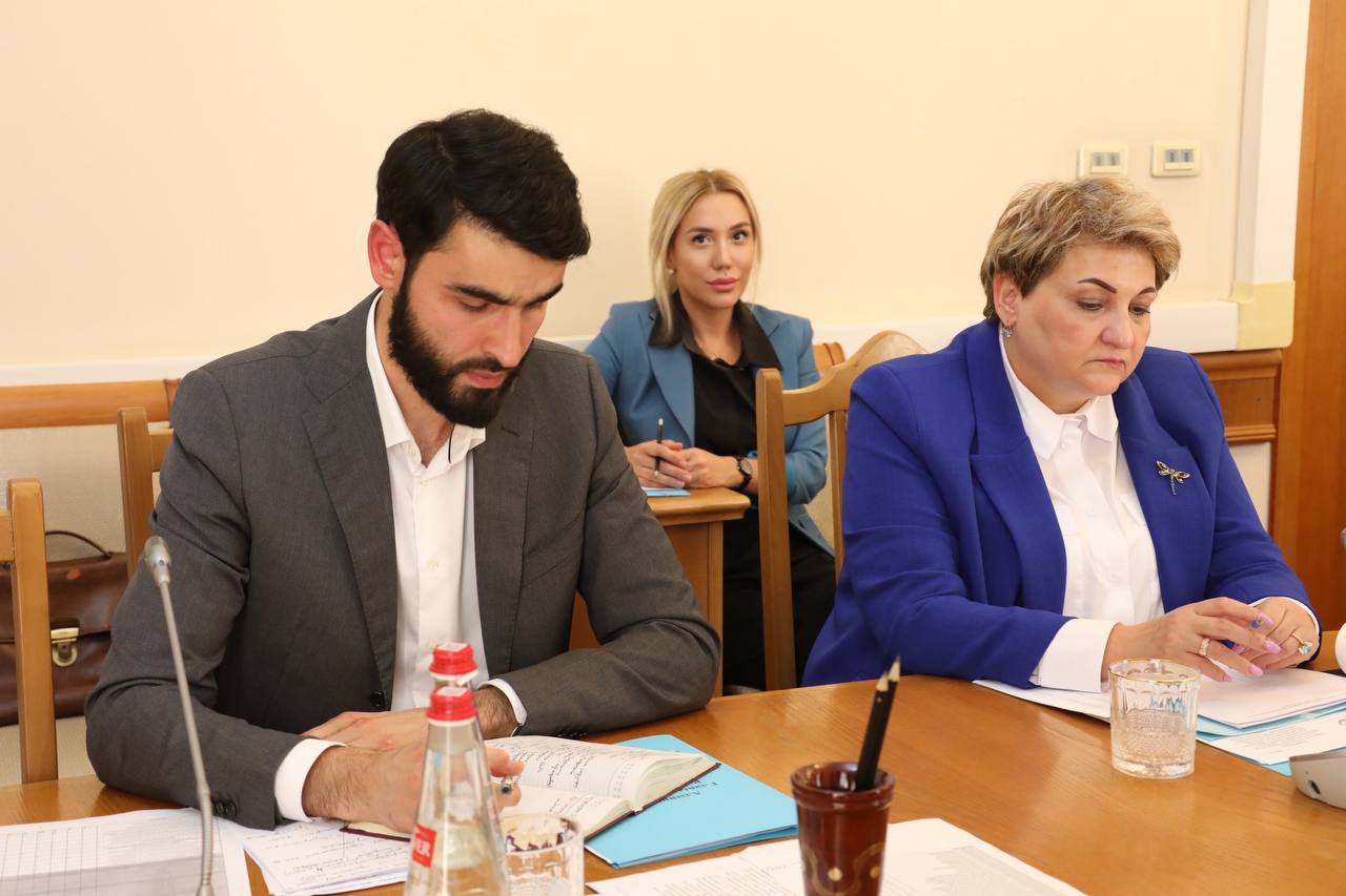 Ситуацию с заболеваемостью корью и ОРВИ обсудили в Правительстве Дагестана