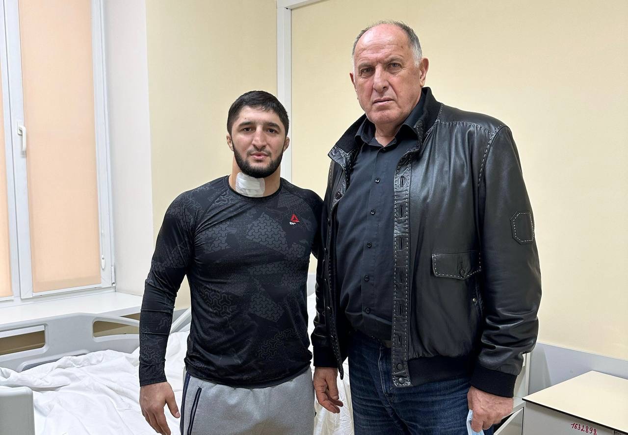 Абдулмуслим Абдулмуслимов навестил борца Абдулрашида Садулаева в больнице