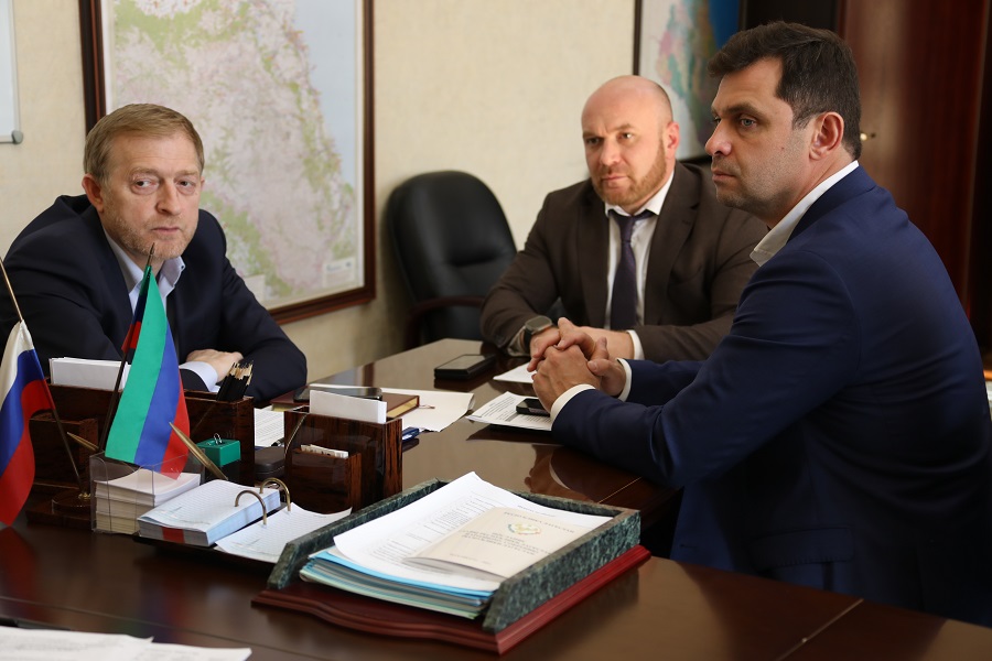 Манвел Мажонц доложил Евгению Грабчаку о ходе работ по повышению надежности электроснабжения в Дагестане