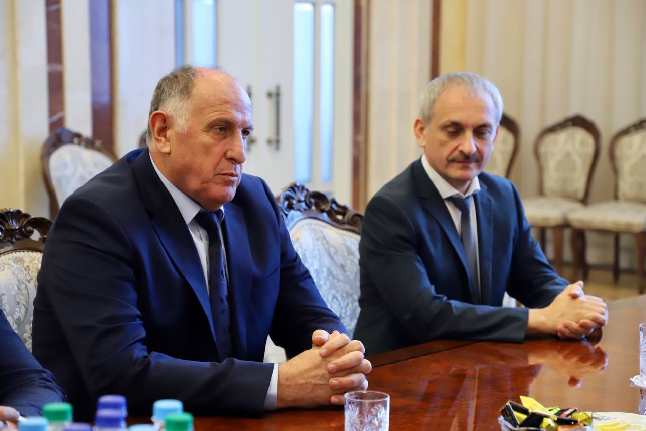 Абдулмуслим Абдулмуслимов встретился с послом РФ в Беларуси Борисом Грызловым