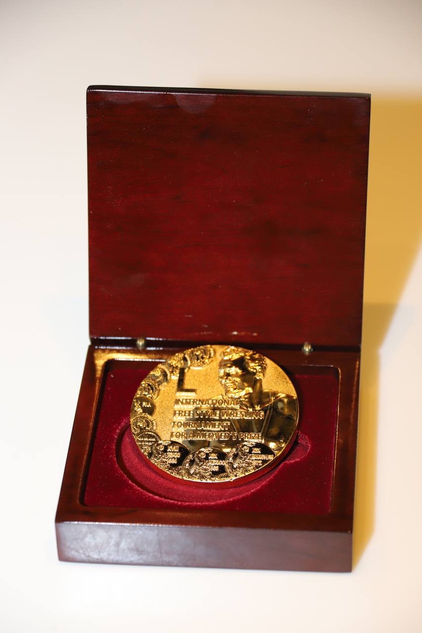 Абдулмуслим Абдулмуслимов встретился с легендой борьбы Александром Медведем