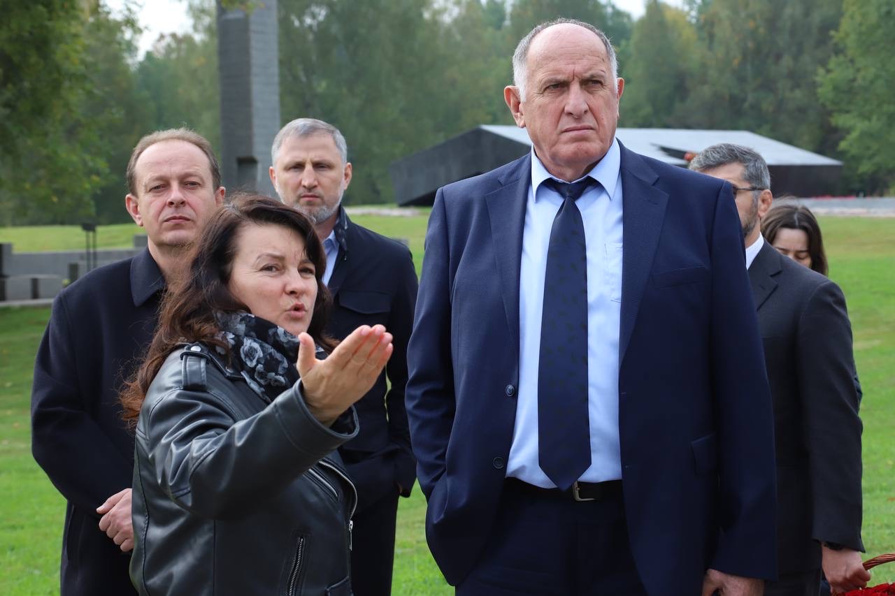 Дагестанская делегация отдала дань памяти павшим жителям Хатыни в Белоруссии