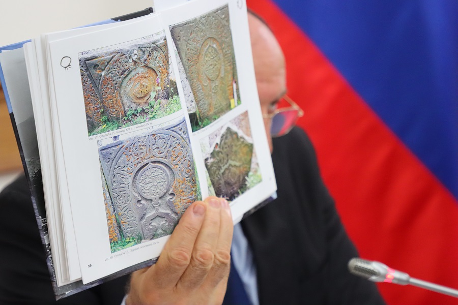 В Дагестане презентовали новую книгу о памятниках истории и культуры республики