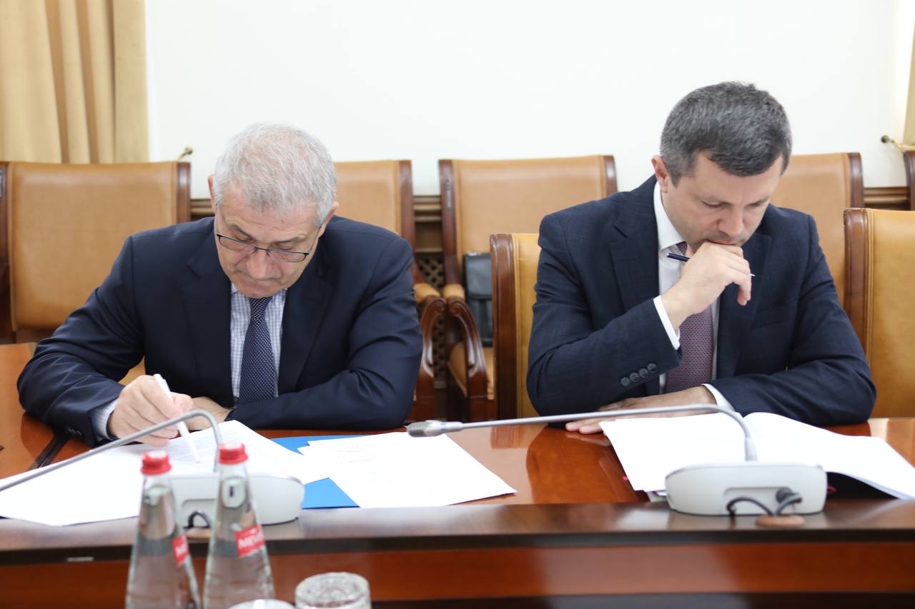 Абдулмуслим Абдулмуслимов провел заседание Комиссии по противодействию незаконному обороту промышленной продукции