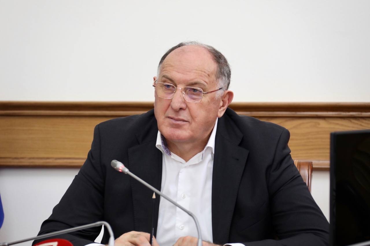 Абдулмуслим Абдулмуслимов провел заседание Комиссии по противодействию незаконному обороту промышленной продукции