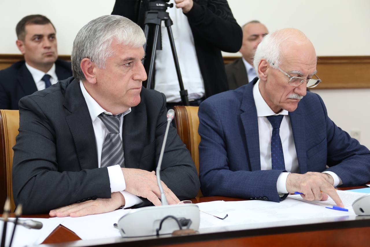 Абдулмуслим Абдулмуслимов провел заседание Комиссии по противодействию незаконному обороту промышленной продукции